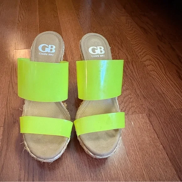 Gianni Bini Bright Neon Yellow Slide Sandals. Size women’s 7 1/2 - Picture 1 of 9